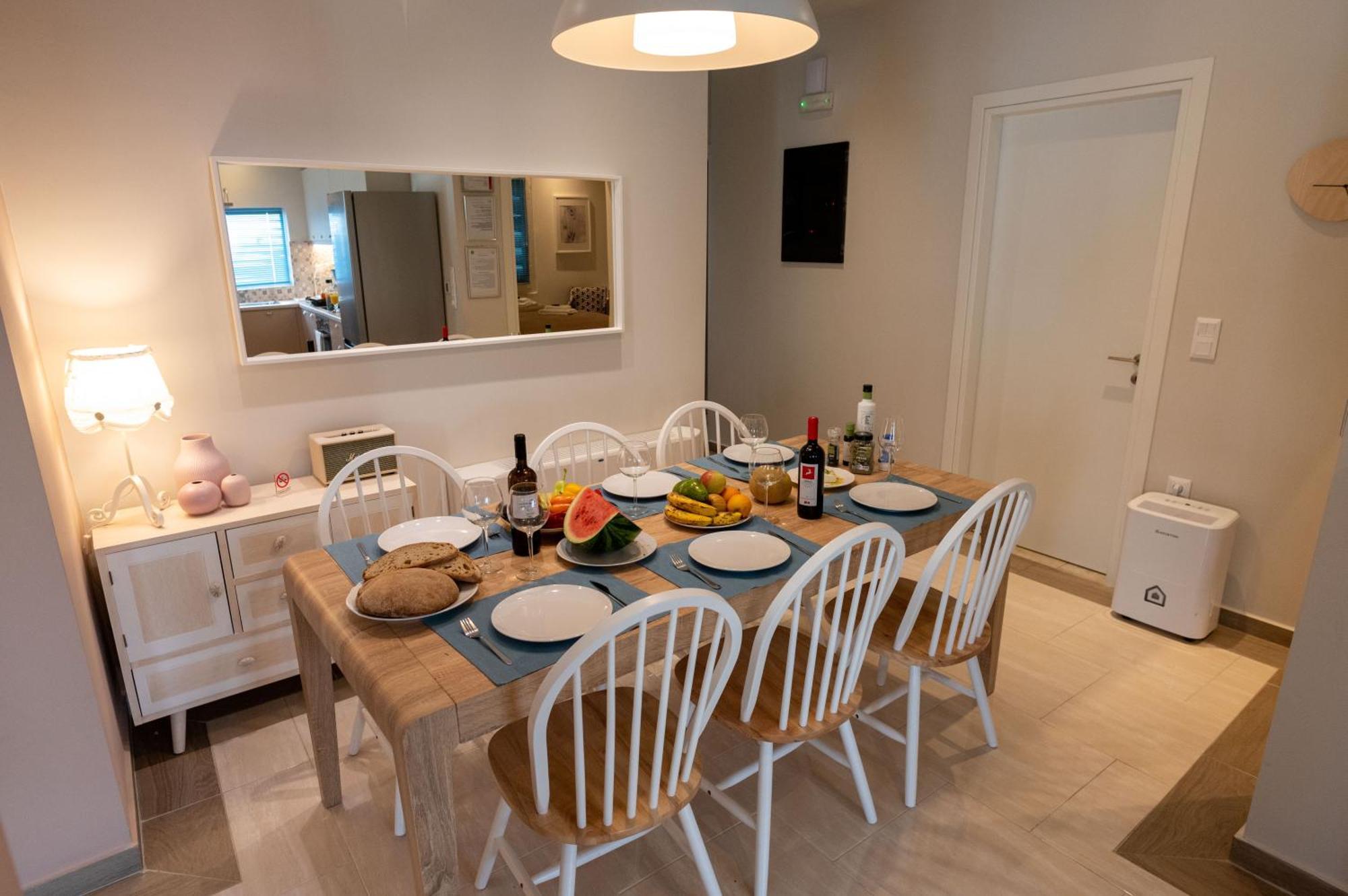 Thalias Quarters - Kalamata Mediterranean Villas Eksteriør billede
